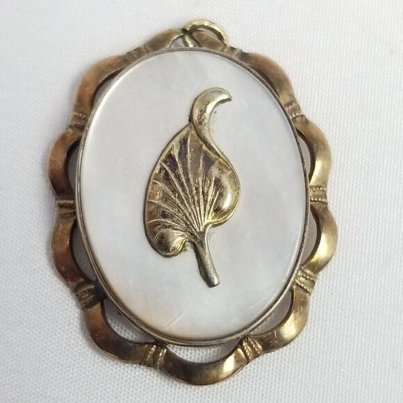 Vintage Sterling Silver Gold Filled Locket Pendant, Leaf Design, Mother of Pearl - Picture 2 of 8